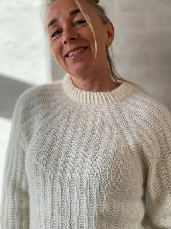 Weekend-Only Price Drops Klint Classic sweater by Anne Ventzel, No 1 yarn kit (ex pattern)